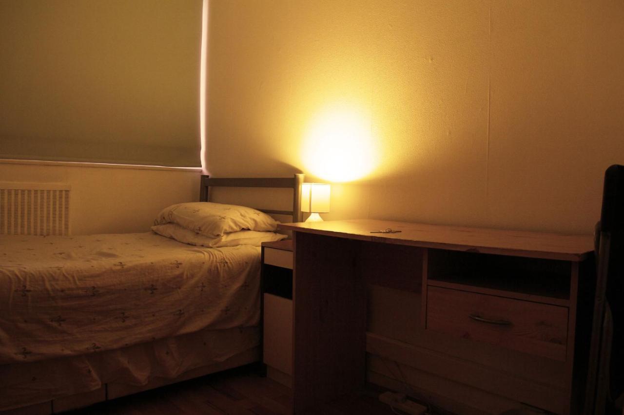 Elephant & Castle - Zone 2 - Private Rooms - Shared Bathroom ลอนดอน ภายนอก รูปภาพ